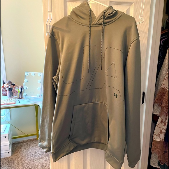 Under Armour Other - Long sleeve Under Armour hoodie